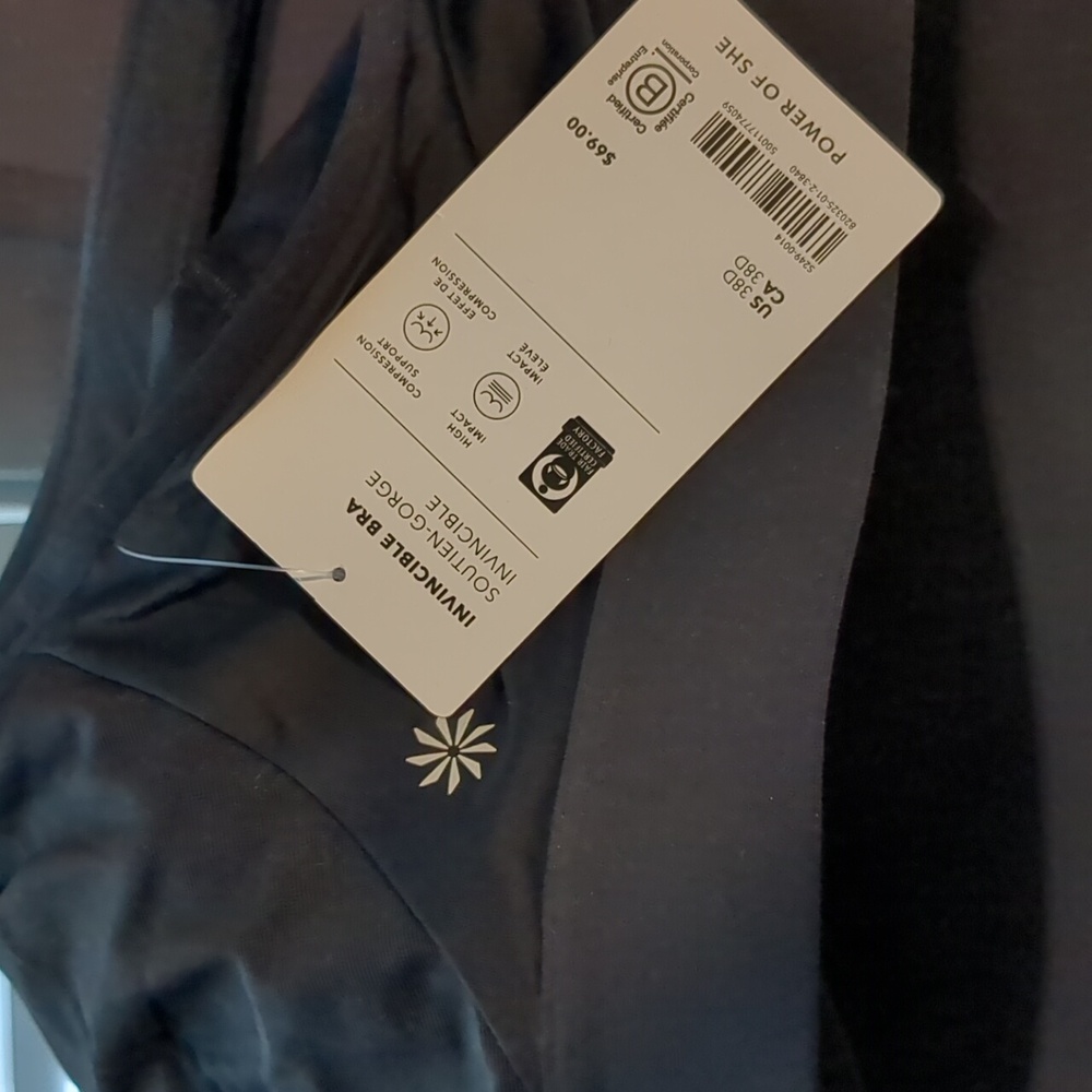 Athleta invincible sports bra black nwt 38D